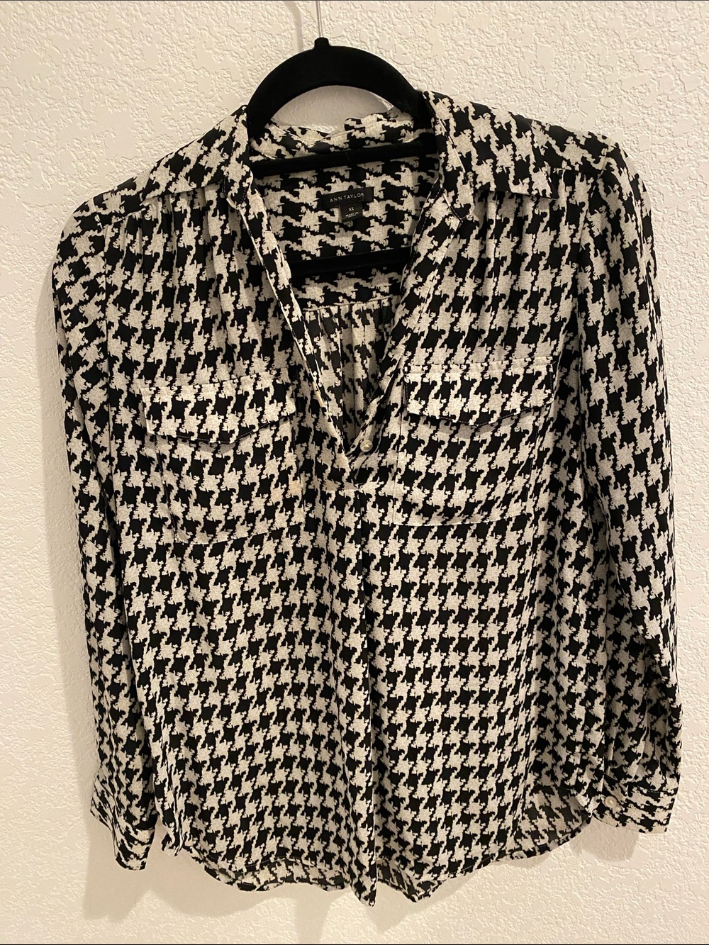Ann Taylor Black & White Houndstooth Blouse